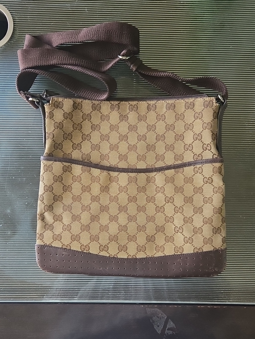 Gucci - Tan and Brown GG Canvas Messenger Bag / Crossbody -  Medium.